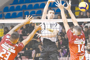 Ο Βαϊόπουλος σε φάση από το χθεσινό ματς του ΟΦΗ