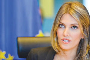 Έκπτωτη από την αντιπροεδρία του Ευρωκοινοβουλίου και εκτός ΠΑΣΟΚ η Εύα Καϊλή μετά το σκάνδαλο του Κατάρ