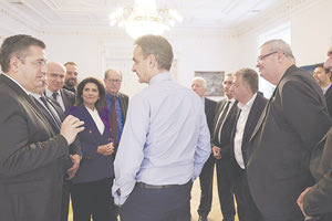 Από τη συνάντηση του πρωθυπουργού με τους περιφερειάρχες της χώρας