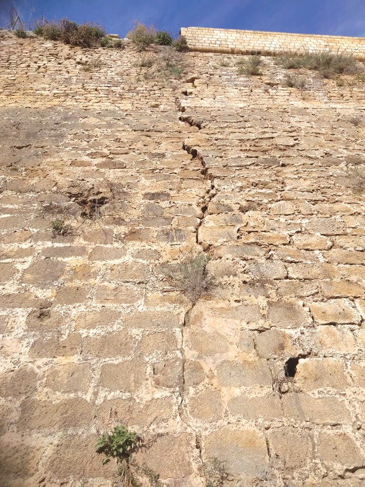 ΕΝΕΤΙΚΑ ΤΕΙΧΗ Κίνδυνος απένταξης του έργου στη Δουκός Μποφώρ