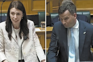  «Γαλλικά» ακούστηκαν διά στόματος της πρωθυπουργού της Νέας Ζηλανδίας, Τζασίντα Άρντερν, στο κοινοβούλιο της χώρας, καθώς χαρακτήρισε τον πολιτικό της αντίπαλο «αλαζονικό αρχ…». Το χειρότερο ήταν πως ενώ προφανώς δεν ήθελε να ακουστεί, ήταν το μικρόφωνό της ανοιχτό… 