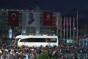 Ξεσηκώθηκαν οι Τούρκοι και κατέβηκαν στους δρόμους για να διαδηλώσουν κατά της καταδίκης του δημάρχου της Κωνσταντινούπολης Εκρέμ Ιμάμογλου