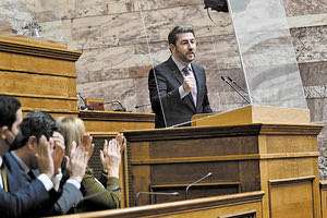 ΑΝΔΡΟΥΛΑΚΗΣ ΚΑΤΑ ΚΑΪΛΗ: «Πρόδωσε την παράταξη, να δώσει την έδρα»