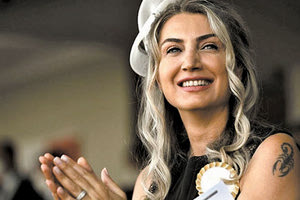  «Δεν μπορείς να μας φοβίσεις ό,τι και αν κάνεις» δηλώνει η σύζυγος του δημάρχου Κωνσταντινούπολης, Ντιλέκ Ιμάμογλου,