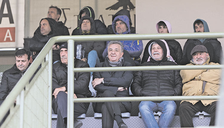   Οι κ. Αρναουτάκης, Συριγωνάκης μεταξύ άλλων στο γήπεδο των Αρχανών