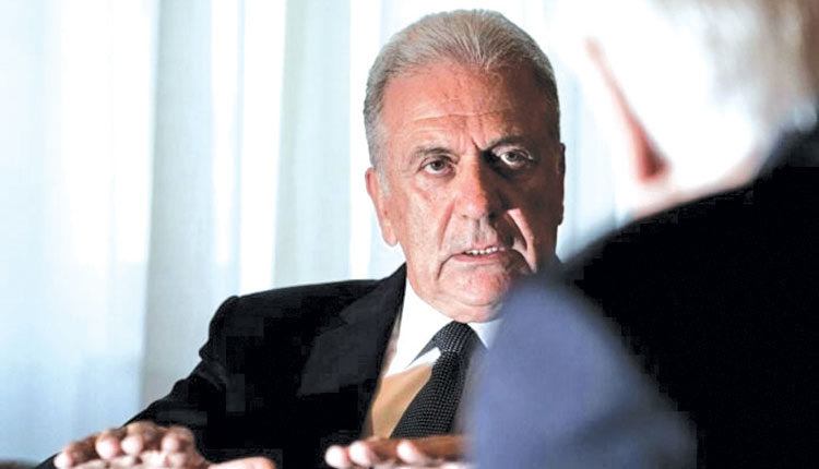 Εξετάζεται η πιθανότητα εμπλοκής Αβραμόπου για το σκάνδαλο του Qatar