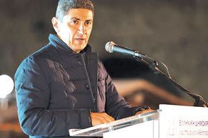 Ο υφυπουργός αθλητισμού κ. Αυγενάκης παρουσίασε τον Μινώταυρο και την Αριάδνη που θα είναι οι μασκότ 3ων Μεσογειακών Παράκτιων Αγώνων που θα γίνουν τον ερχόμενο Σεπτέμβριο στο Ηράκλειο