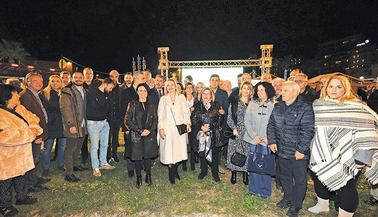 Αρκετός κόσμος και εκπρόσωποι φορέων έδωσαν το “πάρων” στην χθεσινή εκδήλωση