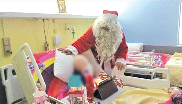 Ο κόσμος ποτέ δεν ξεχνάει τα παιδιά της κλινικής που δεν μπορούν να φύγουν ούτε τις γιορτές από το νοσοκομείο