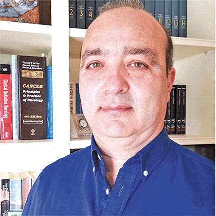 Ο διευθυντής  ΕΣΥ στο τμήμα  Ακτινοδιαγνωστικής  Ογκολογίας  του ΠΑΓΝΗ κ.  Στέφανος Κάχρης