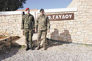 Περιοδεία σε μονάδες και ακριτικά φυλάκια των τριών κλάδων των Ενόπλων Δυνάμεων σε Γαύδο, Κάρπαθο και νησιωτικό σύμπλεγμα Καστελόρριζου πραγματοποιεί ο αρχηγός ΓΕΕΘΑ στρατηγός Κωνσταντίνος Φλώρος