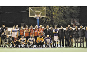 Οι παλαίμαχοι που συμμετείχαν στο φιλικό στη μνήμη Παύλου Βαρζακιάν