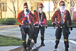 Ιπτάμενοι Αγιοβασίληδες αναρριχήθηκαν στο ΠΑΓΝΗ