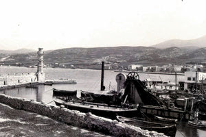 ΦΩΤΟΗΜΕΡΑΣ: Μια φωτογραφία του μεταπολεμικού Ρεθύμνου, κατά τις εργασίες εκβάθυνσης του λιμανιού.