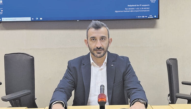 Ο κ. Μιχάλης Ριζικιανάκης