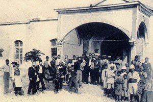 ΦΩΤΟΗΜΕΡΑΣ: Η άφιξη του ταχυδρόμου στην Ιεράπετρα το 1906.