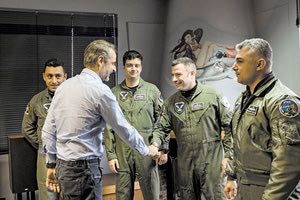 Στην 115 Πτέρυγα Μάχης ο Μητσοτάκης