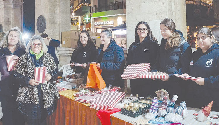 Στο Χριστουγεννιάτικο παζάρι συμμετείχε η γυναικεία ομάδα πολο του ΟΦΗ
