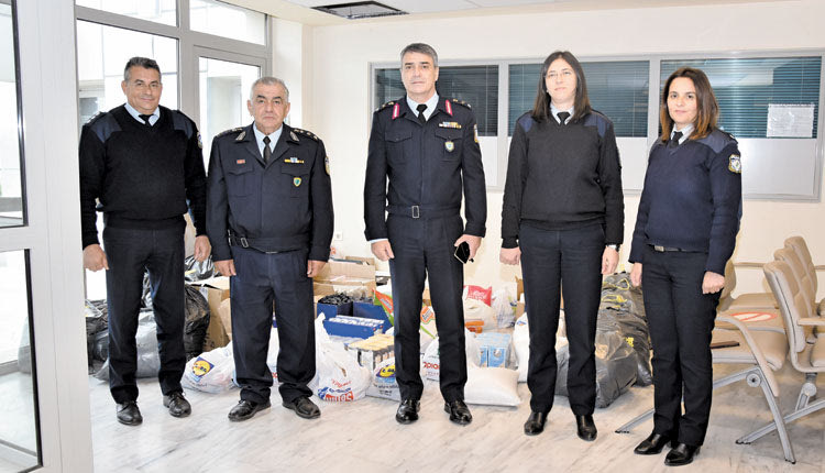 Τρόφιμα συγκέντρωσαν οι αστυνομικοί της Κρήτης 