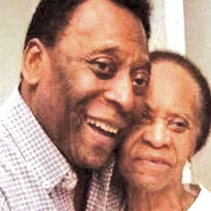 Η μητέρα του Πελέ ζει, αλλά δεν θα πάει στην κηδεία του