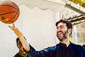 Ο πατέρας Αντώνιος στην Κιβωτό του Κόσμου