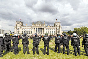 Οι «Πολίτες του Ράιχ» ετοίμαζαν εισβολή στη Μπούντεσταγκ.