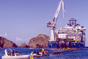 η πόντιση του καλωδίου για την Κρήτη