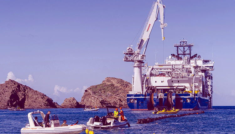 η πόντιση του καλωδίου για την Κρήτη