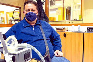 Ο κ. Θεοδώρου χρησιμοποιεί μηχάνημα για να μπορεί να αναπνεύσει. Εάν του κόψουν το ρεύμα, δεν θα μπορεί να το χρησιμοποιήσει