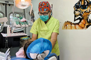 Η Κινητή Οδοντιατρική Μονάδα της Περιφέρειας Κρήτης έχει επισκεφτεί μέχρι σήμερα 30 σχολεία της Κρήτης και το ταξίδι συνεχίζεται