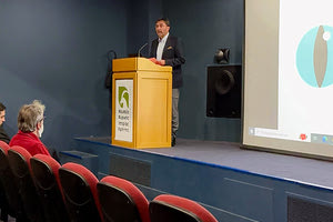 Στα εγκαίνια της Έκθεσης Φωτογραφίας της καινοτόμου πρωτοβουλίας τεχνολογιών αιχμής του Πράσινου Ταμείου: IRIS Green Witness στο Ηράκλειο ο Γιώργος Αλεξάκη