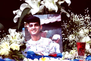 αστυνομικός πυροβόλησε και σκότωσε τον 16χρονο Κώστα Φραγκούλη