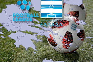 Η περίοδος 2021/22 ολοκληρώθηκε και πλέον έχει διαμορφωθεί πλήρως ο χάρτης του Ελληνικού ποδόσφαιρου για την περίοδο 2022/23. Συνολικά θα υπάρχουν 120 ομάδες, εκ των οποίων οι 44 θα είναι σε επαγγελματικό επίπεδο (40 χωρίς τις Β’ Ομάδες του Big 4). Με βάση τα τρέχοντα δεδομένα δεν προβλέπονται αλλαγές στο φορματ των δυο πρώτων κατηγοριών. Αρκετές θα είναι οι αλλαγές όμως στην Γ Εθνική. Οι 76 ομάδες που την απαρτίζουν θα χωριστούν σε τέσσερις ομίλους. Πως διαμορφώνονται τα δεδομένα για τις τρεις πρώτες κατηγορίες; Σούπερ Λιγκ Στην πρώτη τη τάξει κατηγορία δεν υπάρχουν σημαντικές αλλαγές. Την άγουσα για την Σούπερ Λιγκ 2 πήρε ο Απόλλωνας Σμύρνης τον οποίο θα αντικαταστήσει ο Λεβαδειακός, που αναδείχθηκε υπέρ πρωταθλητής στην Σούπερ Λιγκ 2. Η Λαμία ήταν η τελευταία ομάδα που εξασφάλισε την παρουσία της στην Σούπερ Λιγκ. Μεγάλο ενδιαφέρον παρουσιάζουν τα σχέδια περί αναδιάρθρωσης του πρωταθλήματος που έχουν αρχίσει να...αχνοφαίνονται. Όποια απόφαση κι αν παρθεί, θα έχει ισχύ από την σεζόν 2023/24. Προς το παρόν ισχύει ότι γνωρίζαμε και πέρσι. Δηλαδή μια/ένας άνοδος/υποβιβασμός και τα μπαράζ. Αναλυτικά οι 14 ομάδες της Σούπερ Λιγκ: Ολυμπιακός, ΠΑΟΚ, Άρης, Παναθηναϊκός, ΑΕΚ, ΠΑΣ Γιάννινα, Ιωνικός, ΟΦΗ, Αστέρας Τρίπολης, Βόλος, Παναιτωλικός, Ατρόμητος, Λαμία, Λεβαδειακός. Σούπερ Λιγκ 2 Η δεύτερη τη τάξει κατηγορία ξεκινά με τέσσερις ομάδες λιγότερες. Τα διαπιστευτήρια για την φετινή χρονιά τα έχουν 30 ομάδες, εκ των οποίων οι 25 έπαιξαν και πέρσι. Ο Απόλλων Σμύρνης υποβιβάστηκε από την Σούπερ Λιγκ ενώ από την Γ΄Εθνική προβιβάστηκαν η Παναχαϊκή, ο Αγροτικός Αστέρας και ο Μακεδονικός. Στο θέμα της ανόδου όμως εκκρεμούν δύο δικαστικές αποφάσεις οι οποίες είναι ικανές να φέρουν αλλαγές στους προβιβασμούς των ομάδων στην Super League 2. Ο Μακεδονικός τερμάτισε πρώτος στον όμιλο χάρη στην έφεση που άσκησε σε βάρος της Κοζάνης σε δεύτερο βαθμό στα αθλητικά δικαστήρια της ΕΠΟ. Η Κοζάνη προσέφυγε στο CAS και κατάφερε προσωρινά να μην επικυρωθεί η βαθμολογία. Πλέον είμαστε εν αναμονή της απόφασης ενώ εκκρεμεί και μια απόφαση του Πανδραμαϊκού, κατά της επικύρωσης της βαθμολογίας του πρώτου ομίλου της Γ’ Εθνικής. Το νέο πρωτάθλημα θα διεξαχθεί με δύο ομίλους των 15 ομάδες. Βάσει της περσινής προκήρυξης ο Παναθηναϊκός Β’ θα παίξει στον Βόρειο Όμιλο και ο Ολυμπιακός Β’ στον Νότιο Αναλυτικά οι ομάδες της Super League 2 Νότιος Όμιλος Ολυμπιακός Β΄, ΑΕΚ Β΄, Καλαμάτα, Καλλιθέα, Κηφισιά, Αιγάλεω Εργοτέλης, Ηρόδοτος, Χανιά, Επισκοπή, ΟΦΙ, Διαγόρας, Παναχαική, Προοδευτική, Απόλλωνας Σμύρνης. Βόρειος Όμιλος Παναθηναικός Β΄, ΠΑΟΚ Β΄, Ηρακλής, Λάρισα, Ξάνθη, Βέροια, Απόλλων Πόντου, Θεσπρωτός, Νίκη Βόλου, Αναγέννηση Καρδίτσας, Αλμωπός Αριδαίας, Απόλλων Λάρισας, Πανσερραϊκός, Αγροτικός Αστέρας, Μακεδονικός. Γ’ Εθνική Εδώ παρατηρούνται οι πολύ μεγάλες αλλαγές. Δικαίωμα συμμετοχής έχουν 76 ομάδες οι οποίες θα κατανεμηθούν σε τέσσερις ομίλους των 19 ομάδων. Οι πρωταθλητές από κάθε όμιλο θα ανέβουν στην Σούπερ Λιγκ 2. Αν δεν καταφέρουν να αδειοδοτηθούν οι ομάδες τότε το εισιτήριο θα πάρουν οι επιλαχόντες. Όσον αφορά τον υποβιβασμό από κάθε όμιλο πέφτουν 7 ομάδες. Αυτός ο αριθμός ίσως να διαφοροποιηθεί κατά τη διάρκεια της σεζόν αν δηλώσουν συμμετοχή λιγότερες ομάδες. Από τις 76 ομάδες, μόλις οι 44 έπαιξαν πέρσι στην Γ’ Εθνική. Από την Σούπερ Λιγκ 2, έπεσαν 8 ομάδες, ενώ από τις αντίστοιχες ΕΠΣ ανέβηκαν 24. Από τις 44 ομάδες που έπαιξαν πέρσι στην Γ Εθνική είναι ομάδες όπως η Ηλιούπολη, ο ΠΑΟ Ρουφ και ο Ηρακλής Λάρισας, που ναι μεν κατέκτησαν το πρωτάθλημα αλλά όχι την άνοδο. Η υπόθεση του Μακεδονικού και της Κοζάνης, επηρεάζει την δεύτερη θέση στην Γ’ Εθνική. Εκτός των δύο προαναφερθέντων ομάδων εμπλέκονται η Λευκίμμη και ο Μέγας Αλέξανδρος Τρικάλων Ημαθίας. Αν η Κοζάνη δικαιωθεί η Λευκίμμη παραμένει στην Γ’ Εθνική. Οι οκτώ ομάδες που υποβιβάστηκαν από τη Σούπερ Λιγκ 2: Πιερικός, Καβάλα, Ολυμπιακός Βόλου, Τρίκαλα, Αστέρας Βλαχιώτη, ΑΕ Καραϊσκάκης, Ρόδος, Ζάκυνθος. Οι 44 ομάδες που έμειναν στην κατηγορία: ΠΑΟ Ρουφ, Ηλιούπολη, Ηρακλής Λάρισας, Πανδραμαϊκός, Απόλλων Παραλιμνίου, Άρης Αβάτου, Θερμαϊκός, Θέρμης, Εθνικός Σοχού, Δόξα Δράμας, Κοζάνη, ΑΕΠ Ποντίων Κοζάνης, Εδεσσαϊκός, Μ. Αλέξανδρος Τρικάλων Ημαθίας, Θύελλα Σαρακηνών, Ποσειδώνας Μηχανιώνας, ΑΟ Υπάτου, Ελασσόνα, Αμβρυσσέας Διστόμου, Δήμητρα Ευξεινούπολης, Φήκη, Εθνικός Νέου Κεραμιδίου, Τηλυκράτης Λευκάδας, ΑΟ Διαβολιτσίου, Αχέρων Καναλακίου, Ναυπακτιακός Αστέρας, Παναγρινιακός, Αίας Γαστούνης, Φωστήρας, ΑΣ Σαντορίνης, Φοίνικας Νέας Επιδαύρου, ΑΕ Μυκόνου, ΑΕ Ερμιο- νίδας, Άγιος Ιερόθεος, Εθνικός Πειραιώς, Πανελευσινιακός, Θύελλα Ραφήνας, Αιολικός, ΑΟ Πυλίου Κω, Κερατσίνι, Πανιώνιος, ΑΟΑΝ, Πόρος, Γιούχτας, Αλμυρός. Οι 24 ομάδες που προβιβάστηκαν από τα τοπικά πρωταθλήματα στη Γ΄Εθνική: Άρης Πετρούπολης, Αγία Παρασκευή, ΑΕ Μοσχάτου, Βύζας Μεγάρων, Μαρκό, Βύρων Καβάλας, Πανθρακικός, Καμπανιακός, Αστέρας Τριποτάμου, ΑΟ Χανιώτης Σβορώνος, Αστέρας Πετριτή, Καστοριά, Απόλλων Πάργας, Μακεδονικός Φούφα, Δωτιέας Αγιάς, Διγενής Νεοχωρίου, ΑΠΣ Πάτραι, Πανθουριακός, Πανηλειακός, Χαλκίδα, Παναργειακός, ΑΟΤ, Ιάλυσος.