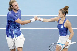 Αρκετά χρήματα έχουν εισπράξει Τσιτσιπάς και Σάκκαρη