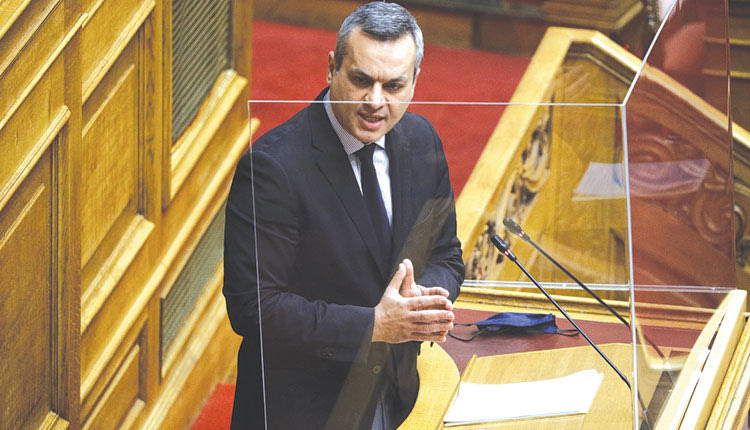 Ο Χάρης Μαμουλάκης