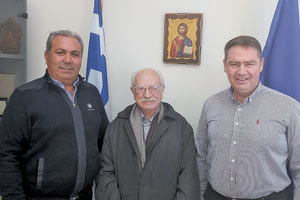 Το ενδεχόμενο μίας συνεργασίας που θα έχει έναν ξεχωριστό συμβολισμό για τη σπουδαιότητα της εκπαίδευσης, της γνώσης και της δια βίου μάθησης εξετάστηκε σε συνάντηση που είχε ο δήμαρχος Χερσονήσου Γιάννης Σέγκος με τον 89χρονο Δημήτρη Μουδατσάκη