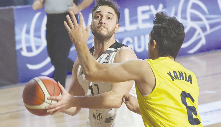  Ο Μποχωρίδης με τον Τασιούδη στο χθεσινό ματς στο ΒΑΚ