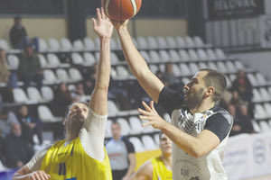 Ο Μποχωρίδης με τον Τασιούδη στο χθεσινό ματς στο ΒΑΚ