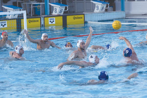 Φάση από τον αγώνα του ΟΦΗ με την Ηλιούπολη