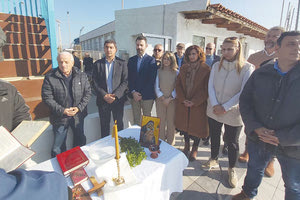 Ο κ. Αυγενάκης με παράγοντες του ΕΑΚΗ στο κολυμβητήριο