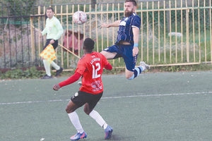 Ο Παπαδομιχελάκης σε προσπάθειά του από το παιχνίδι με το Κερατσίνη