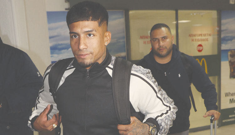  O Moσκέρα στο αεροδρόμιο Ηρακλείου