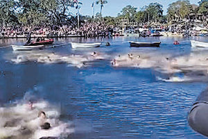 Πραγματικά εντυπωσιακό αυτό που συμβαίνει στη Φλόριντα των ΗΠΑ. Η τελετή Αγιασμού των Υδάτων