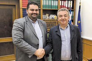 Μια και λέμε για τον ΣΥΡΙΖΑ, μου μεταφέρουν κομματικά στελέχη ένα εκνευρισμό που υπάρχει λόγω της αξιοποιησης σε θέση αντιπεριφερειάρχη του Σταύρου Τζεδάκη