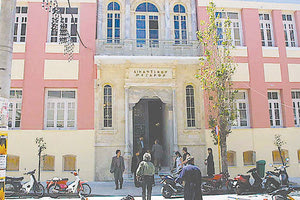 Ηράκλειο: «Δεν ήθελε να με σκοτώσει ο άνδρας μου» λέει η 57χρονη που βρέθηκε γυμνή, χτυπημένη και βρεγμένη 