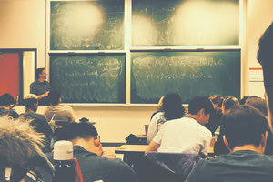 Όσοι τελειώνουν μαθηματικοί, φυσικοί και χημικοί πρέπει να σπουδάσουν ένα ακόμα έτος για να μπορέσουν να διδάξουν στα σχολεία!