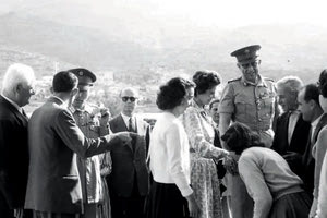 ΦΩΤΟΗΜΕΡΑΣ: Ο Βασιλιάς Παύλος και η Φρειδερίκη στη Νεάπολη το 1958 (φωτογραφικό αρχείο Παπαμιτσάκη).