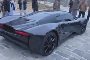 Άλλο πάλι και τούτο! Το πρώτο τους αγωνιστικό «σούπερ αυτοκίνητο», που σχεδιάστηκε και φτιάχτηκε από 30 μηχανικούς στο Αφγανιστάν,  παρουσίασαν οι Ταλιμπάν