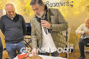 Ο πρόεδρος του Γιούχτα κ. Χιλετζάκης κόβει την πίτα