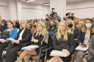 Η Βρετανίδα εισαγγελέας και στελέχη της Scotland Yard παρακολουθούν τις εισηγήσεις των εισαγγελέων και δικαστών για την ενδοοικογενειακή βία